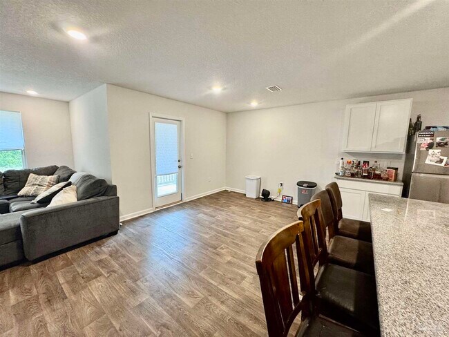 Building Photo - 5468 Merlin