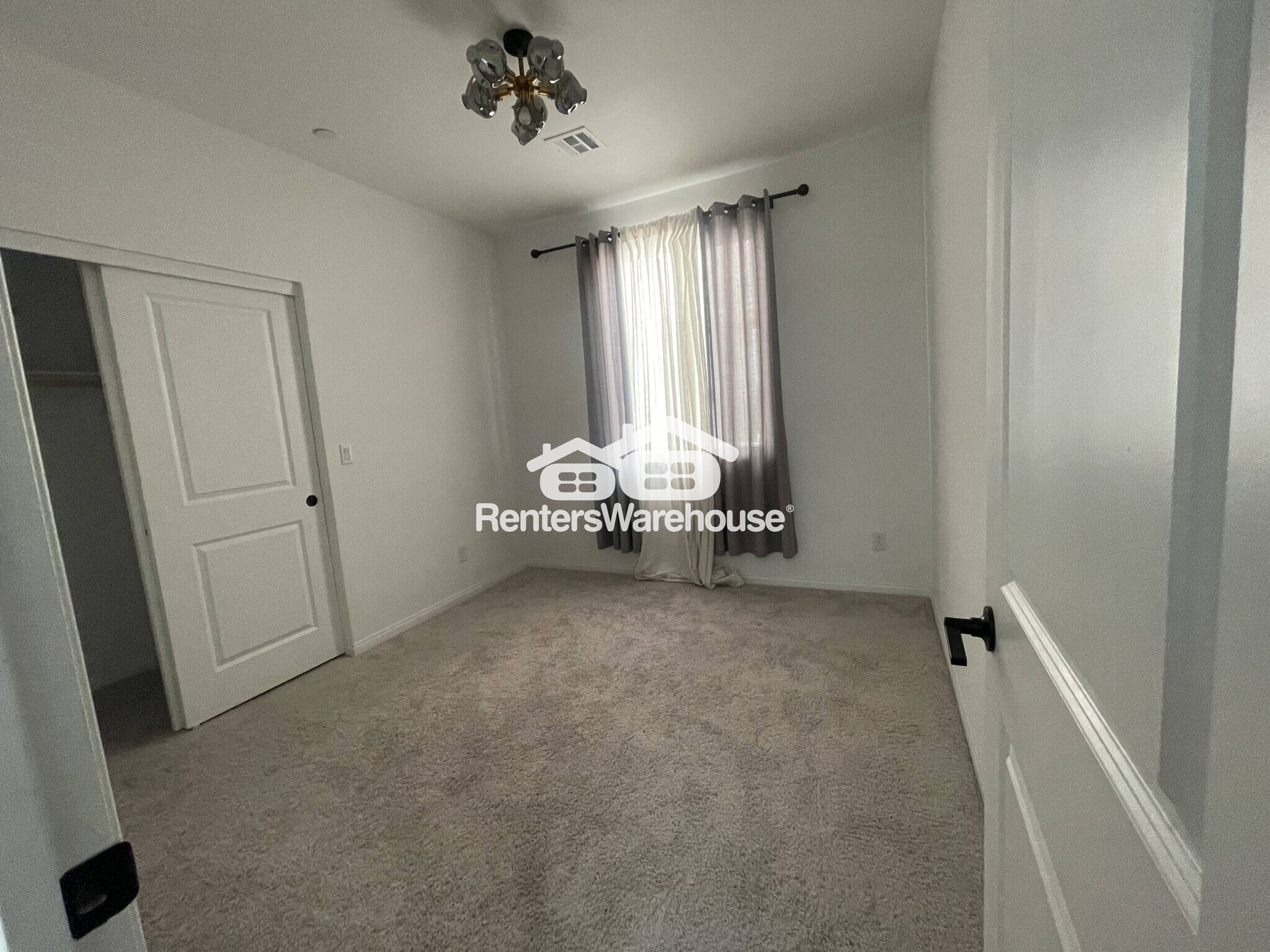 Building Photo - 856 Benning St