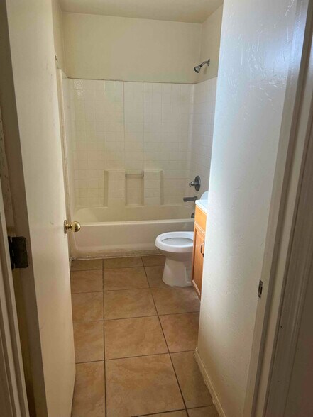 Building Photo - 3430 N Fontana Ave