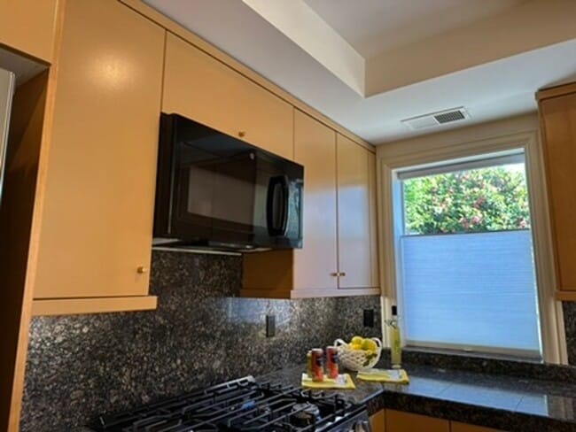 Building Photo - Epic REA- Serene 2 BR/1 BA Flat w/Private Deck & Yard in Lone Mountain