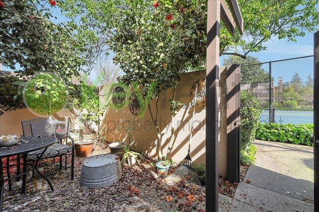 Building Photo - 2254 Woodside Ln