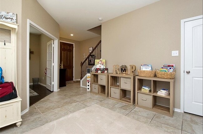 Building Photo - 105 Golden Bear Dr