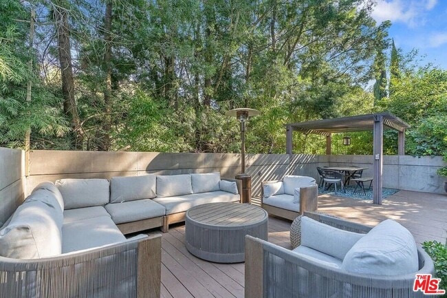 Building Photo - 8581 Appian Way