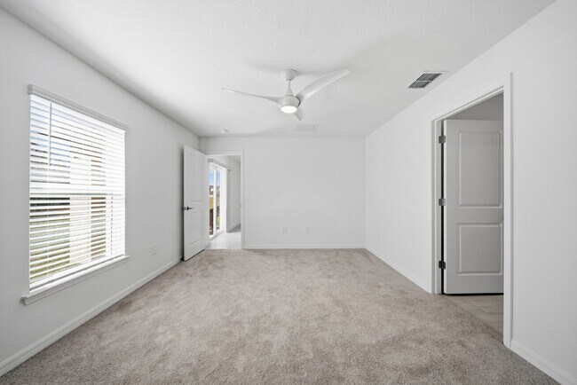 Building Photo - Charming 3-Bed Oasis with 2 Baths in Land O' Lakes – Your Ideal 1,448 Sq Ft Retreat!