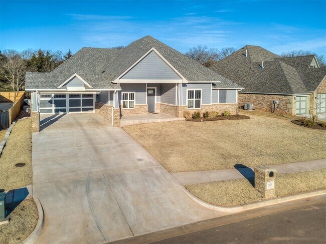 Building Photo - 2425 Rumble Ln