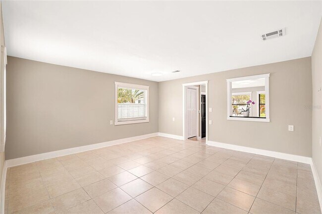 Building Photo - 231 E Madeira Ave