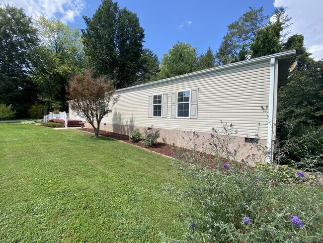 Building Photo - 2075 Walnut Cove Rd