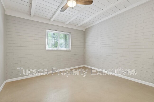 Building Photo - 3317 N Howard Blvd