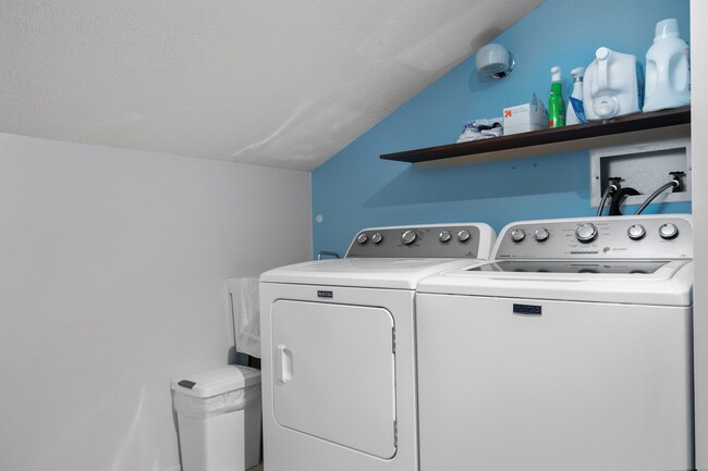 2nd floor laundry - 3541 Southridge Ct