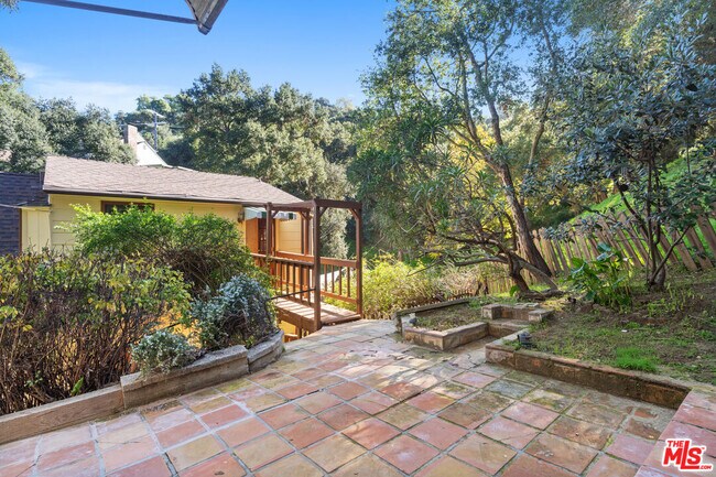 Building Photo - 3705 Fredonia Dr