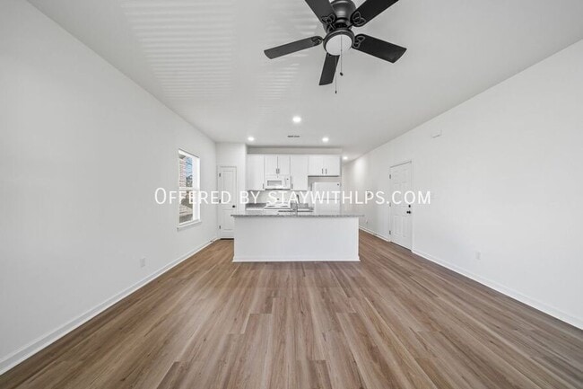 Building Photo - 1571 Court Ave