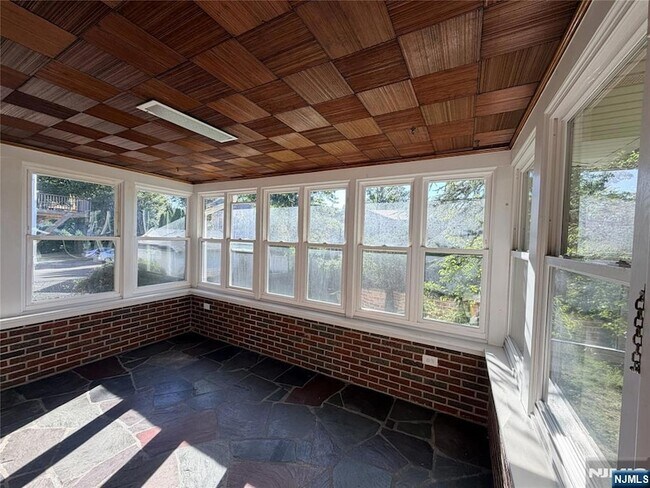 Building Photo - 1069 Palisade Ave