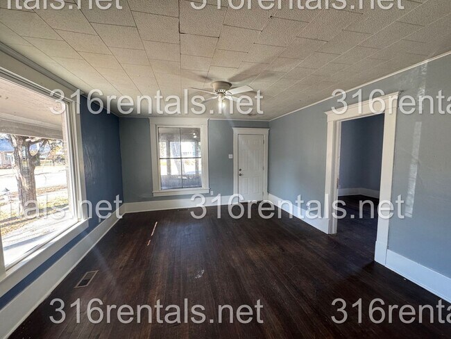 Building Photo - $995 - 3 bed 1 bath - Single Family Home