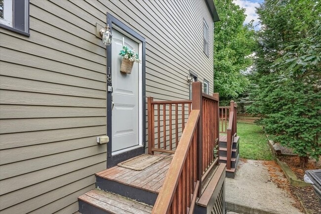 Building Photo - 18 Claymont Terrace
