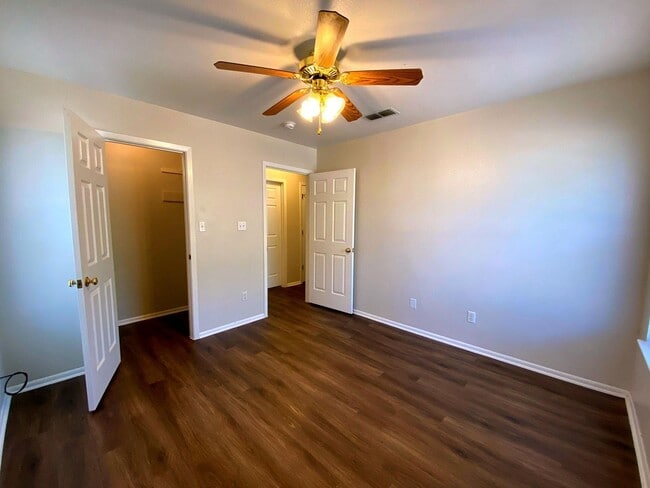 Building Photo - *Move in Special* 2 Bedroom / 1 Bath **Cozy Unit in Pleasanton** w/ Covered Carport! *Refrigerato...