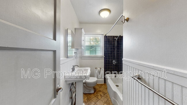 Building Photo - 1608 Onslow Dr