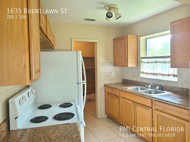 Building Photo - Deltona Bungalow