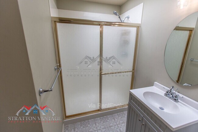 Building Photo - 4725 E Brown Rd