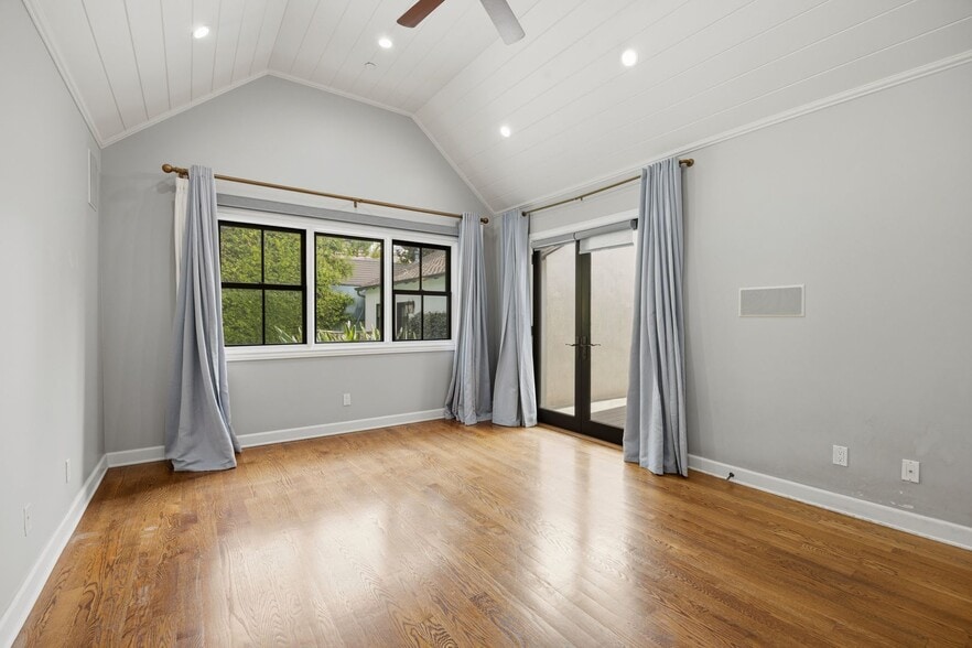 Building Photo - Beautiful Two-Story Burbank Home with Pool, Hardwood Floors & Guest House