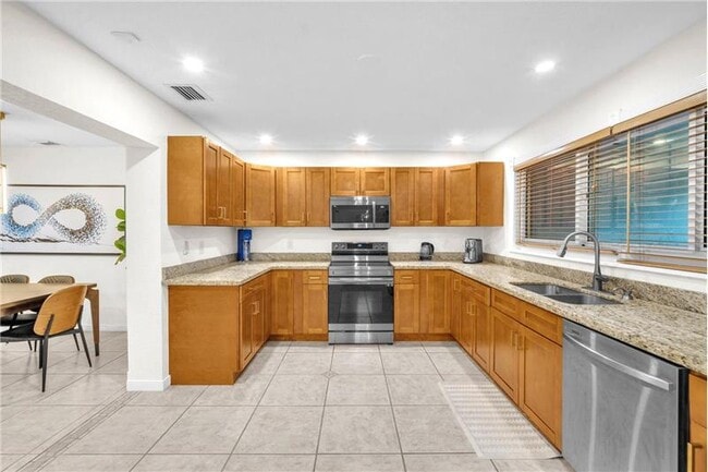 Building Photo - 4521 SW 34th Dr