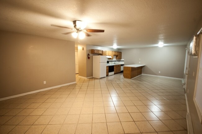 Building Photo - 101-103 South Plum