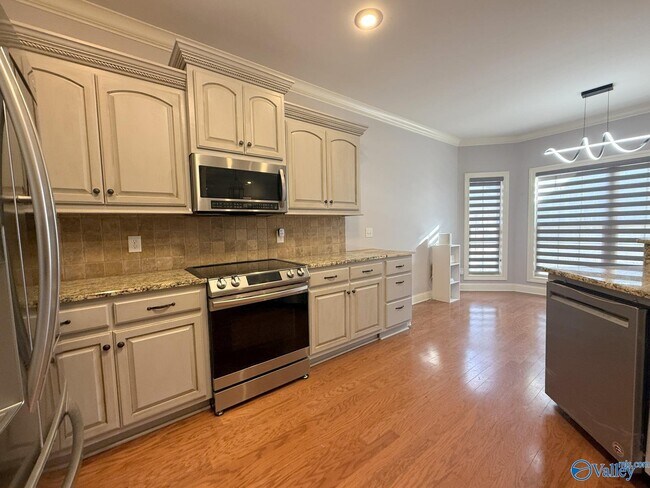 Building Photo - 118 Crystal Lake Dr