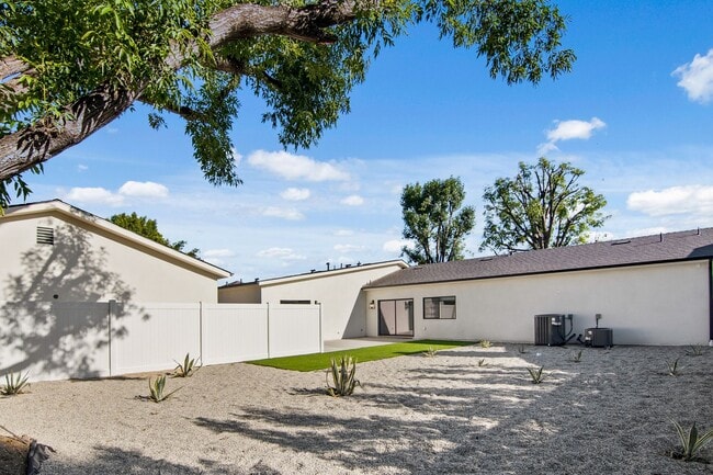 Building Photo - Modern 5 bedroom House for lease in Northr...