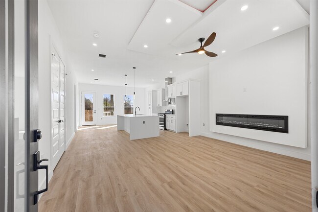 Building Photo - 615 Lettie St