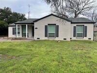 Building Photo - 211 Country Club Rd