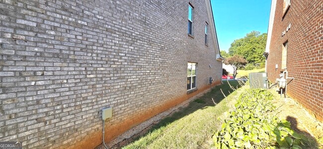 Building Photo - 1055 Livery Cir