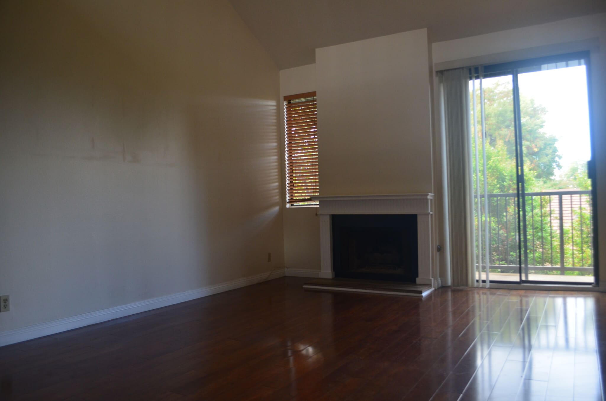 High Vault Living Room - 330 Cordova St