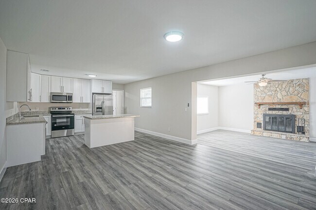 Building Photo - 410 S Star Ave