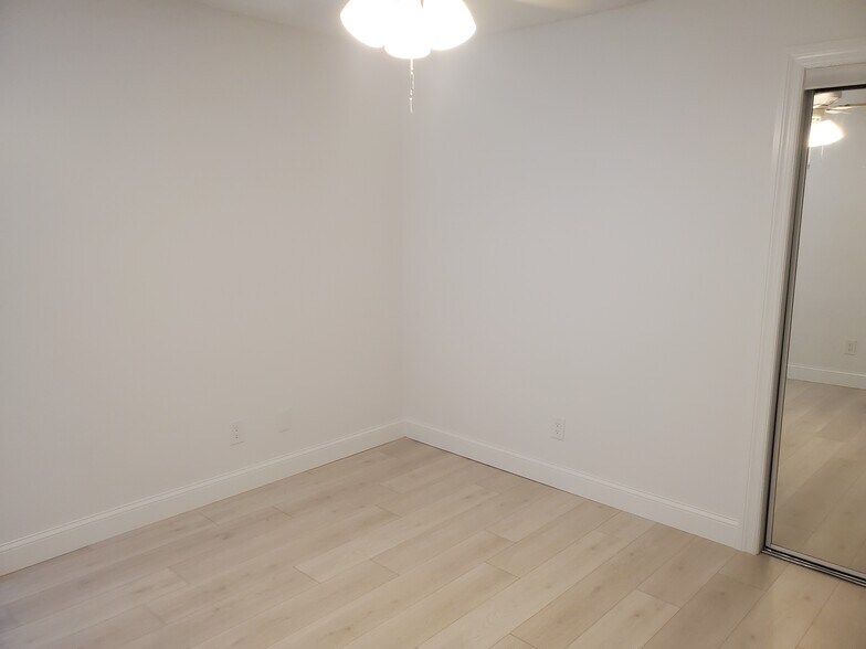 Building Photo - 3159 SW Sunset Trace Cir