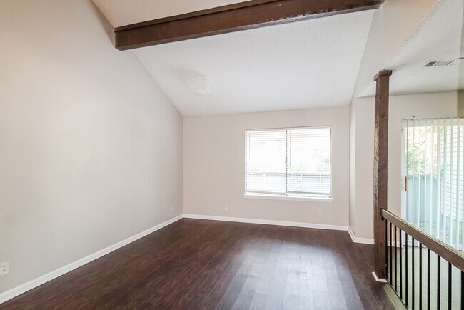 Building Photo - 819 Park Villa Way