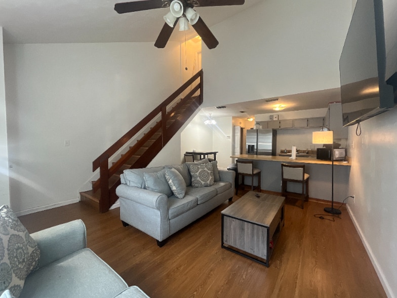 Primary Photo - 1119 Ocala Rd