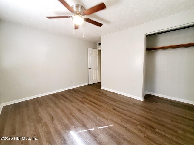 Building Photo - 2840 Cook St