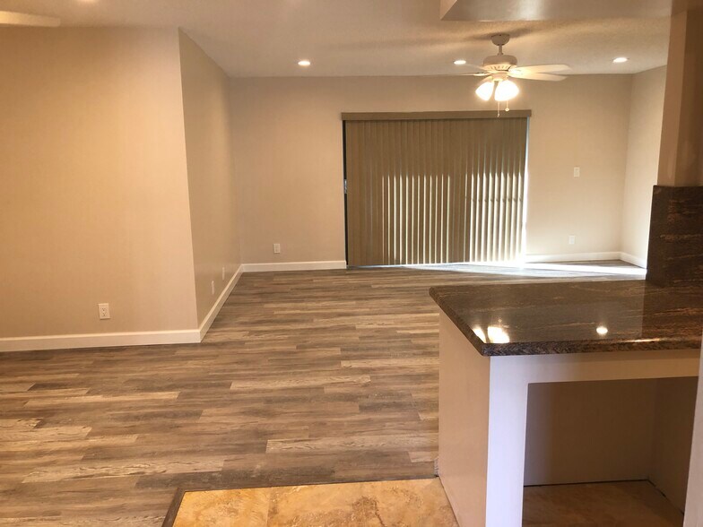 Building Photo - 1750 NE 39th Ct