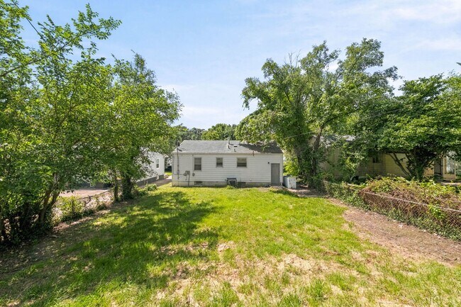 Building Photo - 8515 Jenny Dr