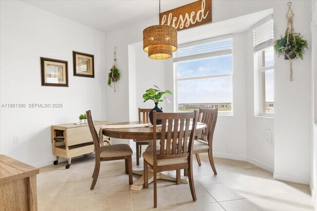 Building Photo - 5715 Double Eagle Cir