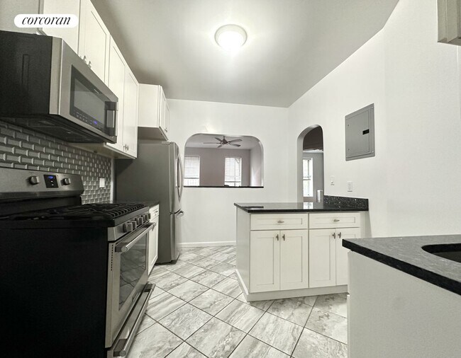 Building Photo - 326 E 93rd St