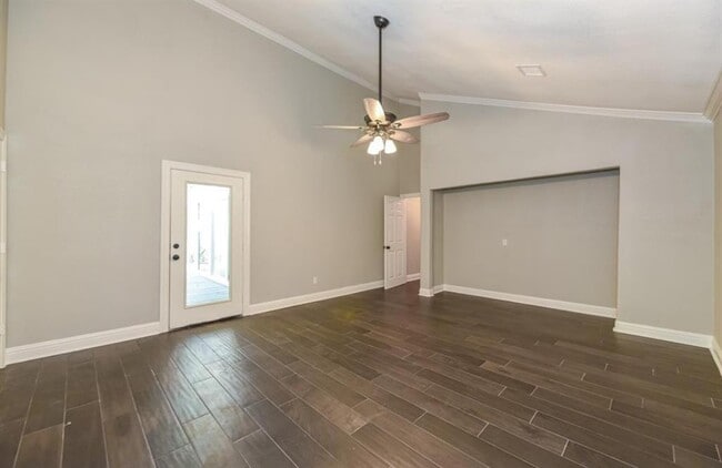 Building Photo - 6 Earlham Dr