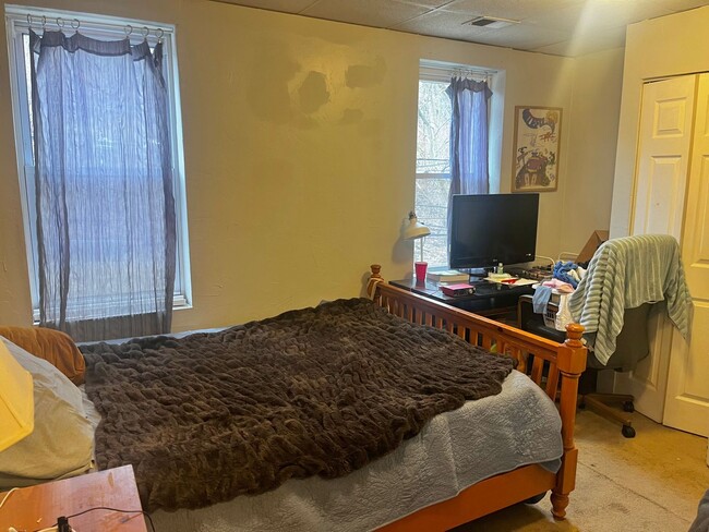 Building Photo - 4BD/3BTH In Southside - Laundry - Central ...