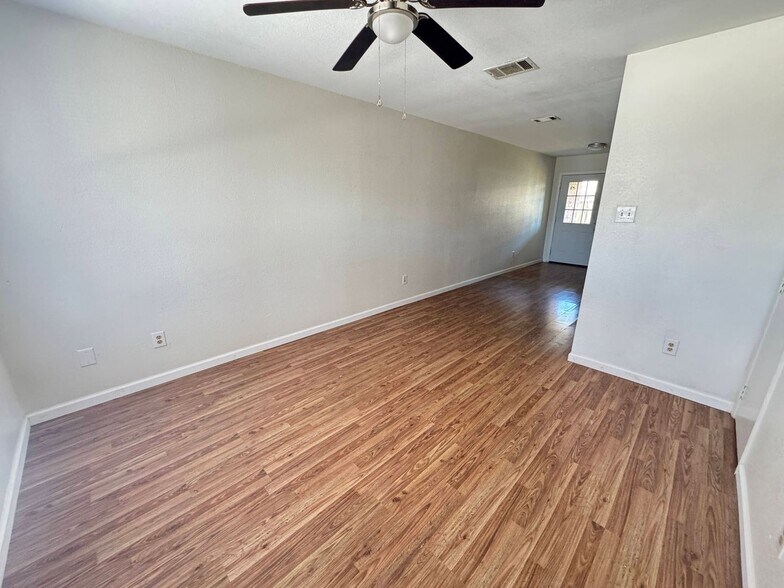 Building Photo - 1203 Monroe Loop