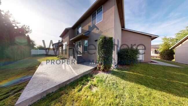 Building Photo - 1827 SE Bliss Ln