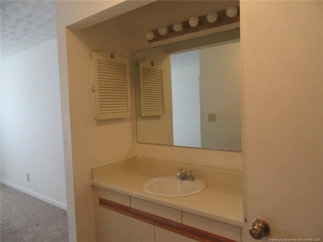 Building Photo - 663 Bartons Landing Pl
