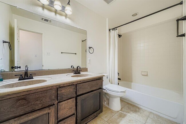 Building Photo - 212 Great Cir Cove