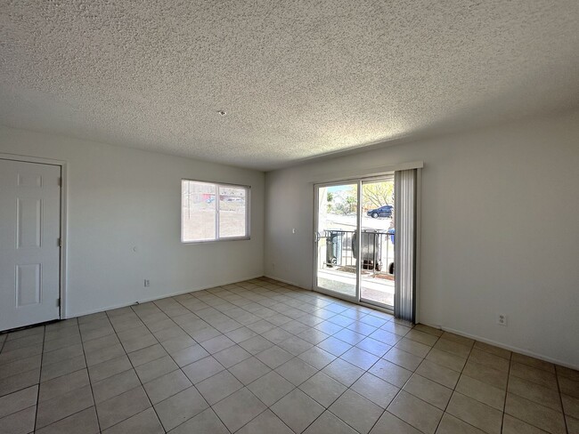 Building Photo - AVAILABLE NOW!! 2 Bedroom 2 Bath Apartment...