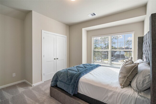 Building Photo - 389 Andes Dr