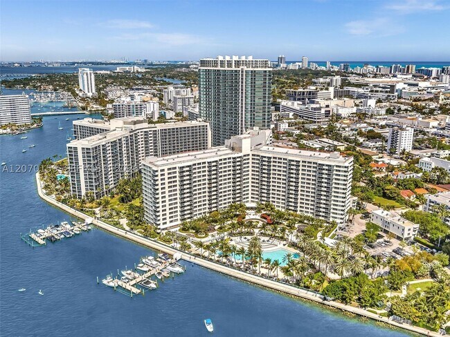Building Photo - 1500 Bay Dr E