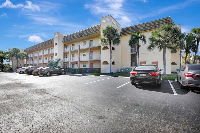 Building Photo - 8225 Sunrise Lakes Blvd